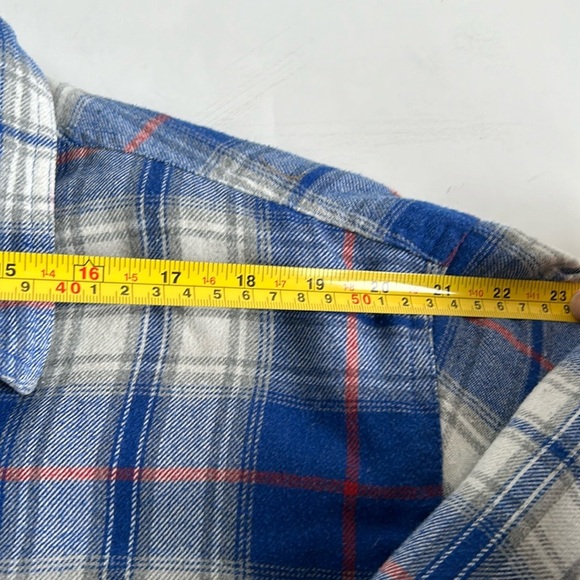 Field & Forest blue gray red plaid sherpa lined insulated snap flannel jacket - Picture 15 of 16